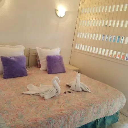 Sun Holidays Otel *