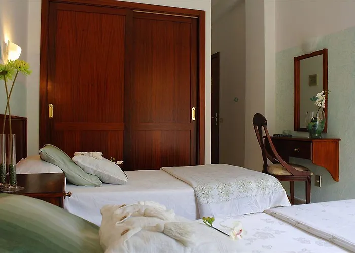 太阳假日酒店 *